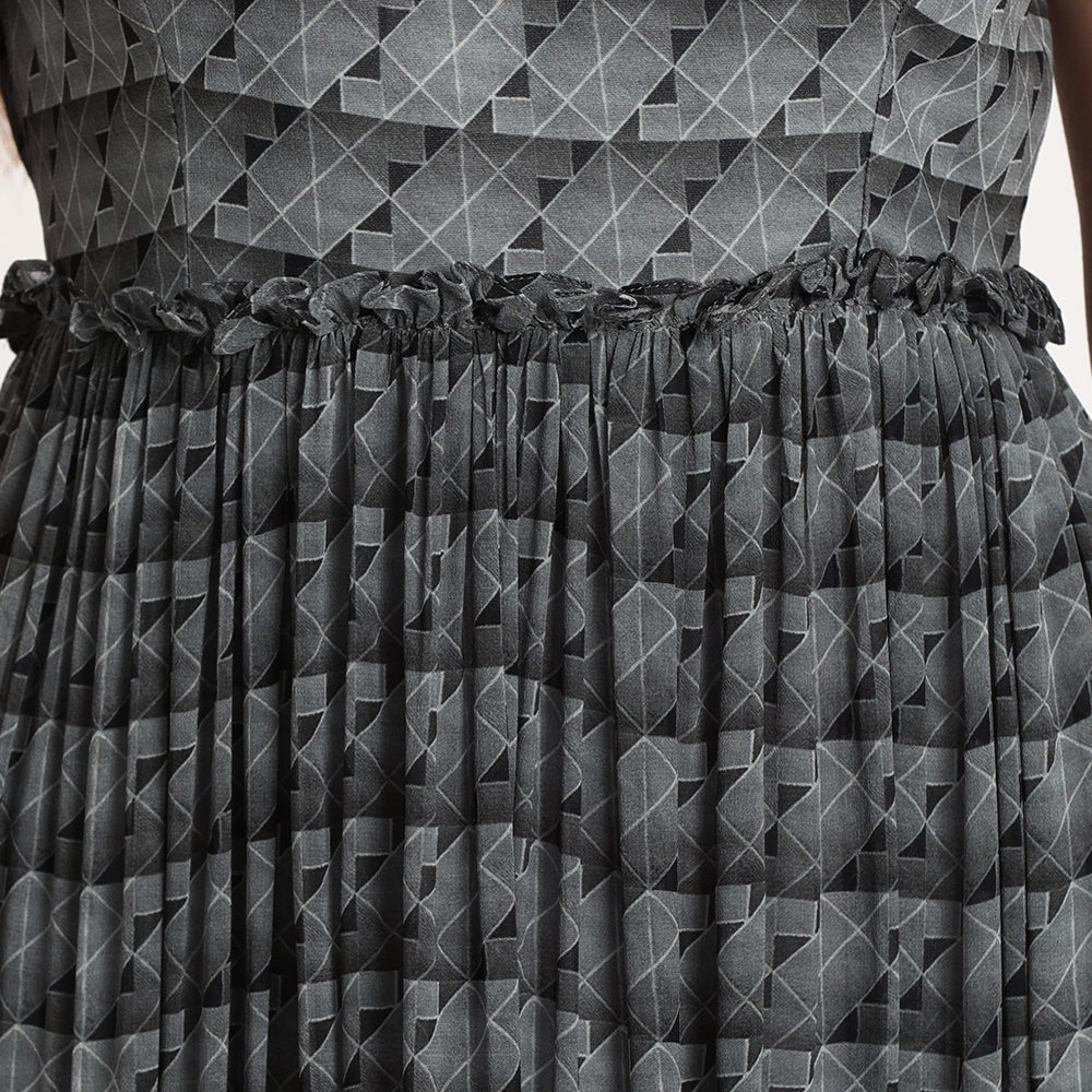 Maze 17(b&w) | Wide collar long dress