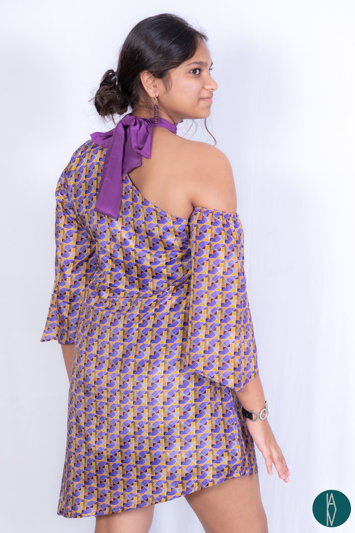 Maze 17| Signature scarf collar dress