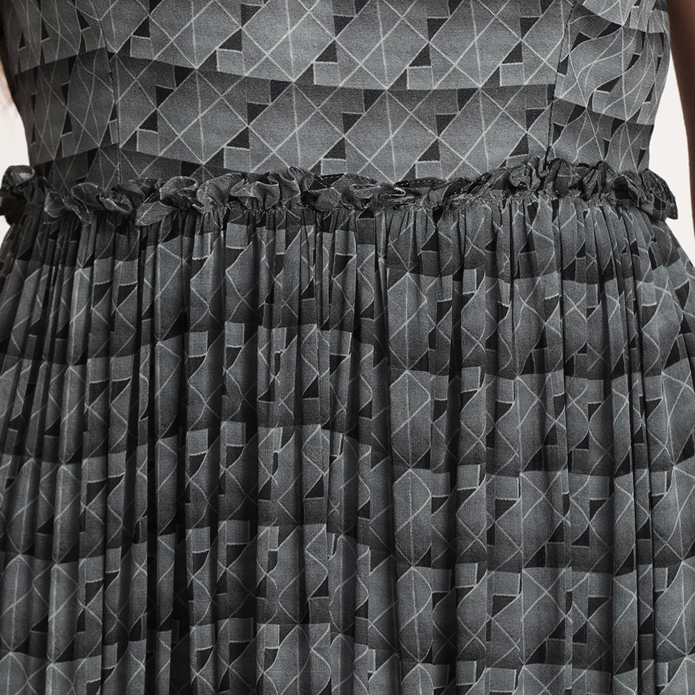 Maze 17(b&w) | Wide collar long dress