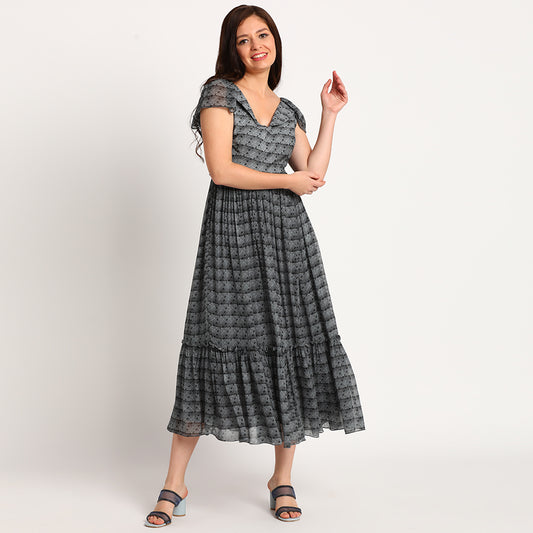 Maze 17(b&w) | Wide collar long dress