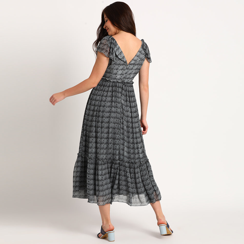 Maze 17(b&w) | Wide collar long dress