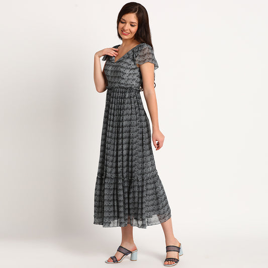 Maze 17(b&w) | Wide collar long dress